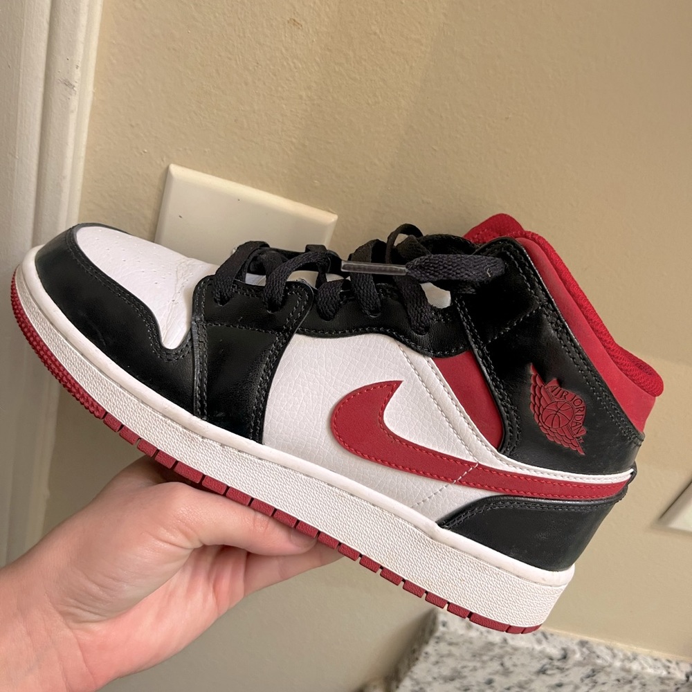 Nike Jordan’s gym red